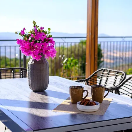 Magnificent Holiday With Pool And Stunning Sunset Views All Yours Peristerona (Paphos)