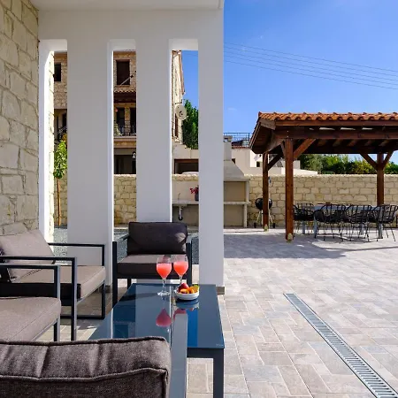 Magnificent Holiday With Pool And Stunning Sunset Views All Yours
