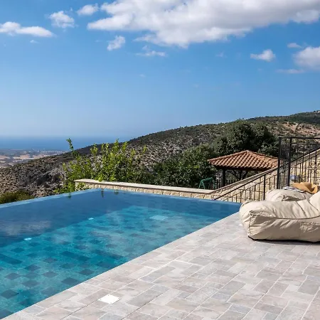 Magnificent Holiday With Pool And Stunning Sunset Views All Yours Vilă Peristerona (Paphos)