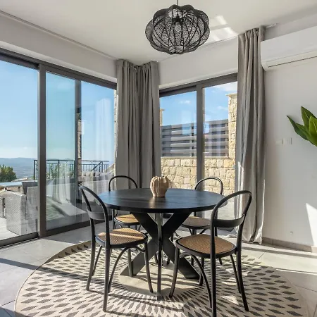 Вилла Magnificent Holiday With Pool And Stunning Sunset Views All Yours