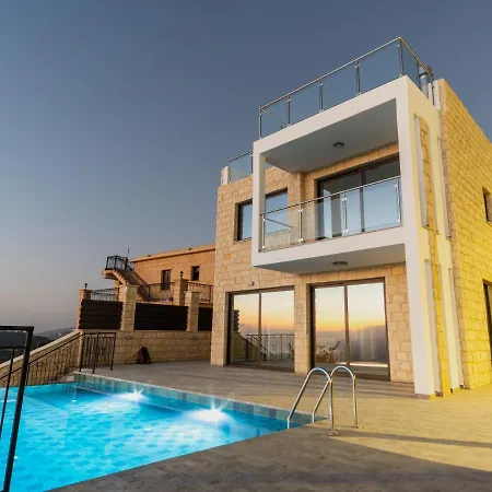Vilă Magnificent Holiday With Pool And Stunning Sunset Views All Yours Peristerona (Paphos)