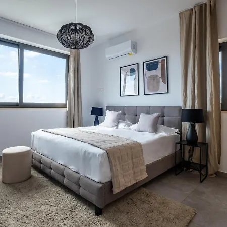 Вилла Magnificent Holiday With Pool And Stunning Sunset Views All Yours Peristerona (Paphos)