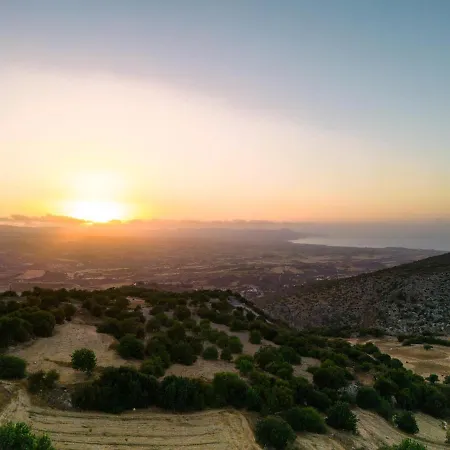 Magnificent Holiday With Pool And Stunning Sunset Views All Yours * Peristerona (Paphos)
